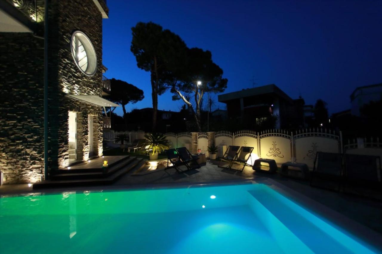 B&B Bellavista Exclusive In Zona Centrale Con Piscina Riscaldata E Jacuzzi Vista Lago Desenzano del Garda Eksteriør billede