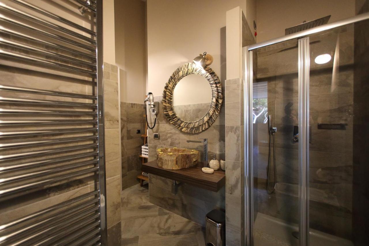 B&B Bellavista Exclusive In Zona Centrale Con Piscina Riscaldata E Jacuzzi Vista Lago Desenzano del Garda Eksteriør billede