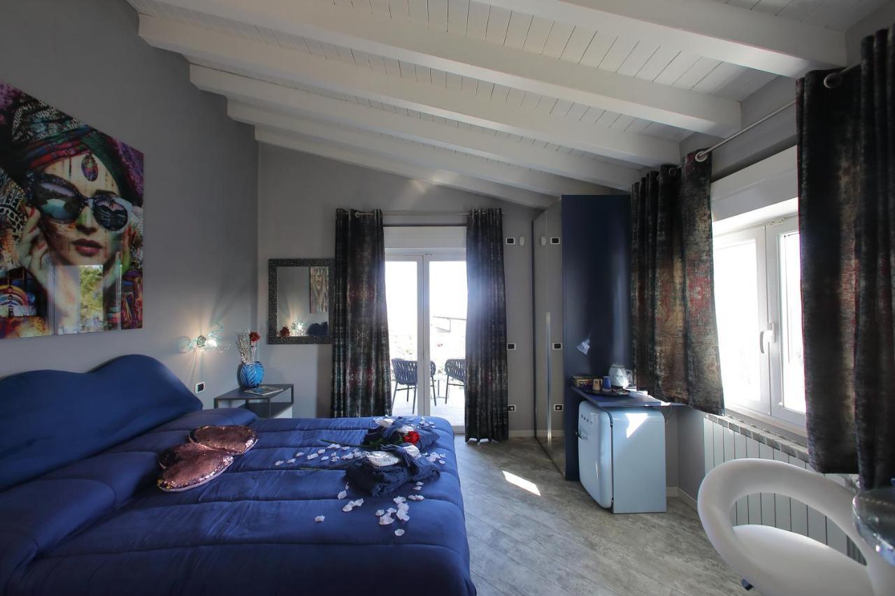 B&B Bellavista Exclusive In Zona Centrale Con Piscina Riscaldata E Jacuzzi Vista Lago Desenzano del Garda Eksteriør billede