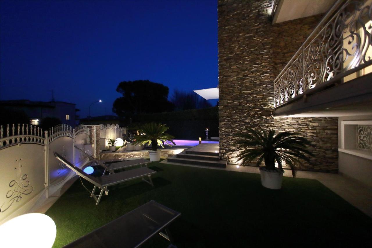 B&B Bellavista Exclusive In Zona Centrale Con Piscina Riscaldata E Jacuzzi Vista Lago Desenzano del Garda Eksteriør billede