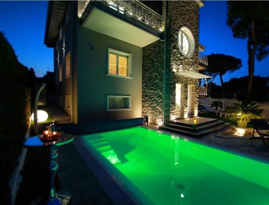 B&B Bellavista Exclusive In Zona Centrale Con Piscina Riscaldata E Jacuzzi Vista Lago Desenzano del Garda Eksteriør billede