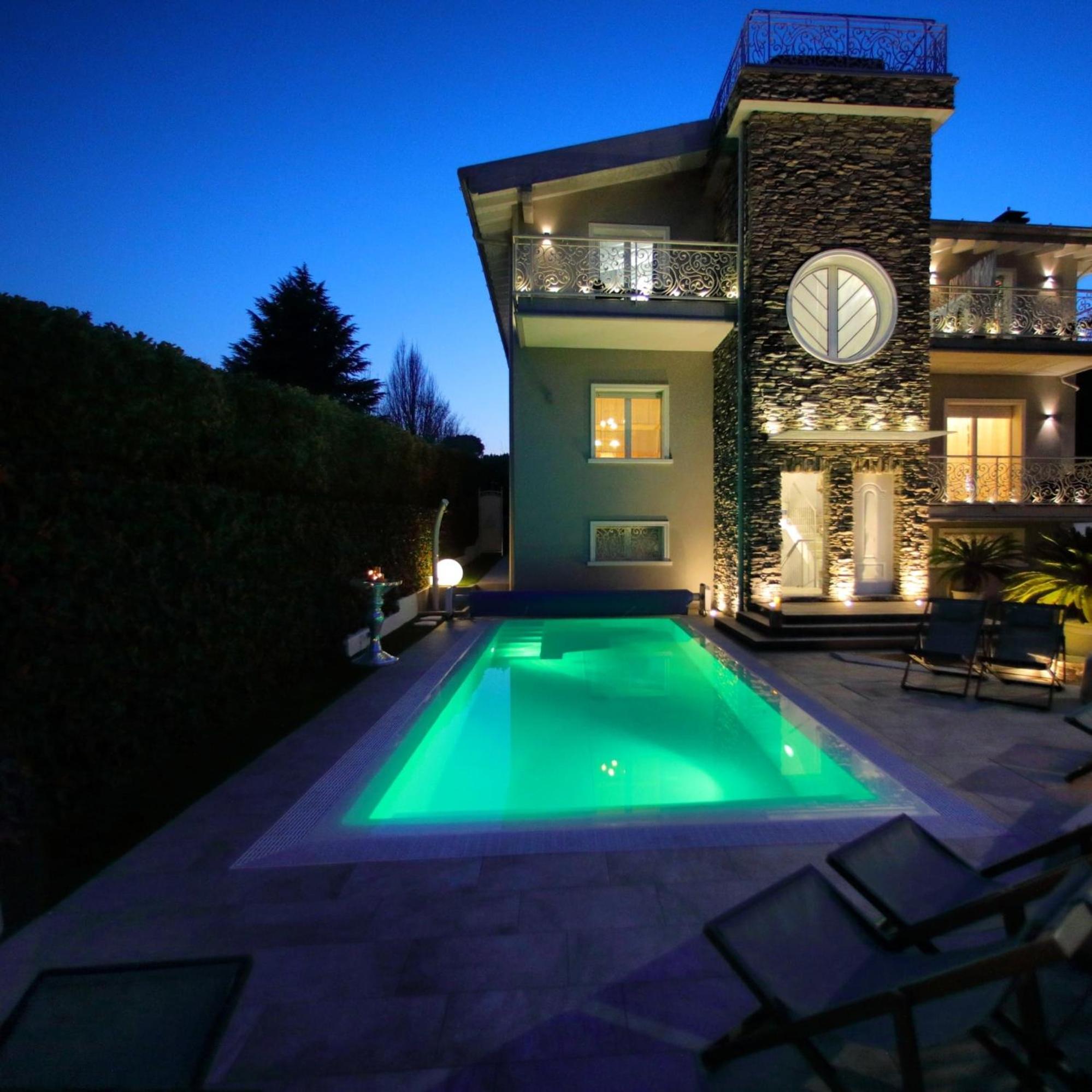 B&B Bellavista Exclusive In Zona Centrale Con Piscina Riscaldata E Jacuzzi Vista Lago Desenzano del Garda Eksteriør billede